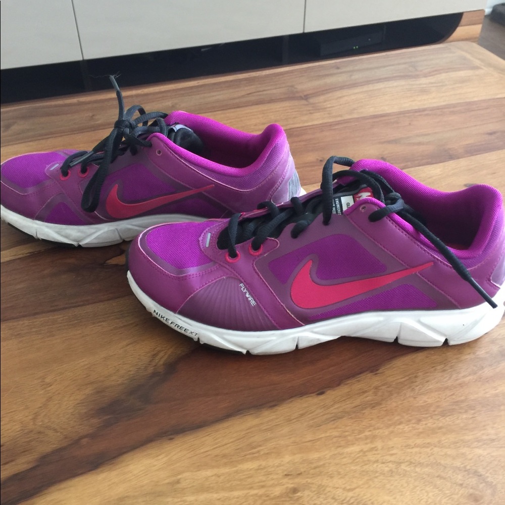 Nike’s - Picture 2 of 3
